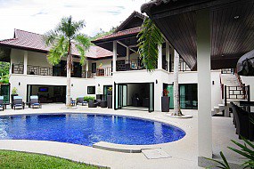 villa-with-pool-party